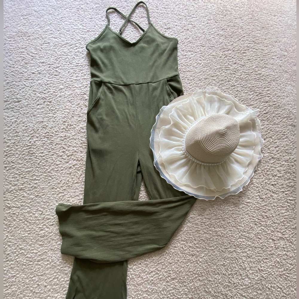 Aerie green jumpsuit (with pockets!!!) Size large